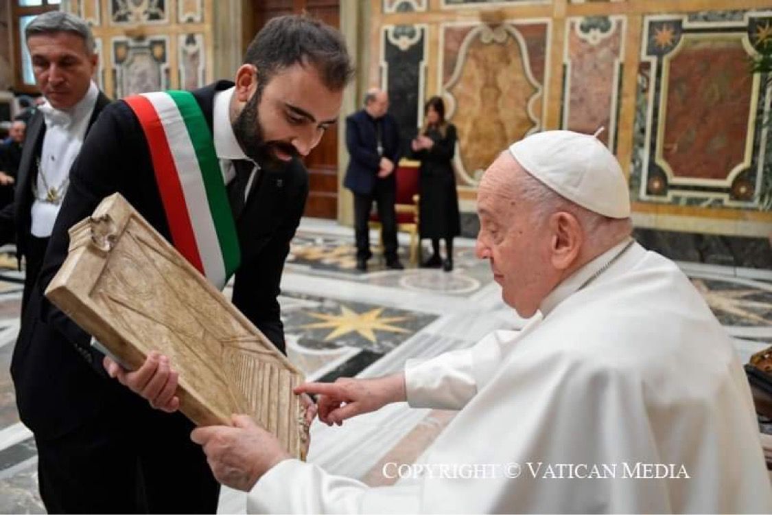 Campli La Scala Santa In Gesso Donata A Papa Francesco Notizie